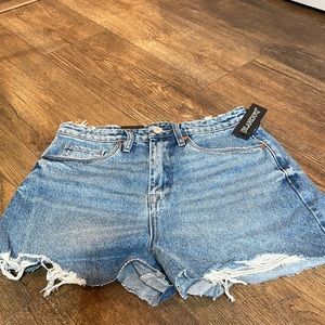 Blank NYC Cruise Control short Sz 28 inseam 3 inch  NWT👖high rise